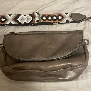 Leather crossbody bag with detachable/adjustable strap.